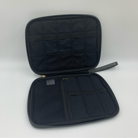 Frye and Co. electronic pouch - Picture 3 of 3